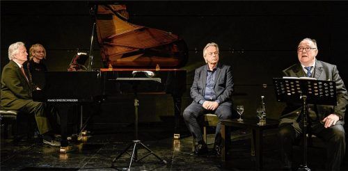 Sie erzählten von der schönen Magelone: (von links) Hartmut Höll spielend, Christoph Prégardien singend und Udo Samel lesend. Foto Flamm