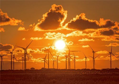 Sonne und Wind: Sie sind nötig für einen Energie-Mix, meint Energie-Experte Gerhard Hardrath aus Bruckmühl. Alleine ausreichend sind sie nicht. Foto dpa