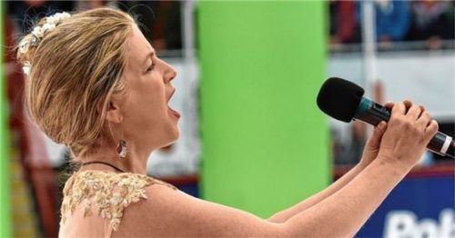 Sopranistin Sieglinde Zehetbauer präsentierte bei beiden Länderspielen die Nationalhymnen vorzüglich.
