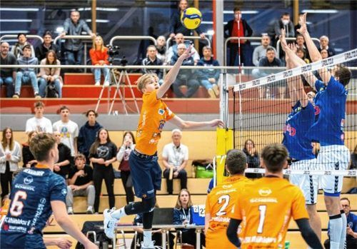 Starke Aktionen der Nachwuchsspieler, wie hier von Moritz Wöls, der im zweiten Satz den Satzball verwandelte. Foto Fabian Bartsch