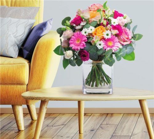 Über einen Strauß in frühlingshaften Farben mit Gerbera und Rosen freut sich jede Mutter. Foto Fleurop