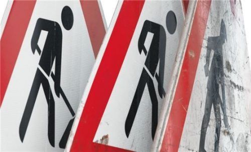 Unbekannte Täter haben in der Nacht auf Sonntag gleich mehrere Verkehrszeichen entwendet. Foto dpa