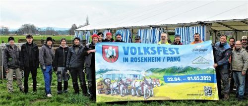Viele fleißige Helfer sorgen dafür, dass das Panger Volksfest am Freitag, 22. April, eröffnet werden kann. Foto Knarr