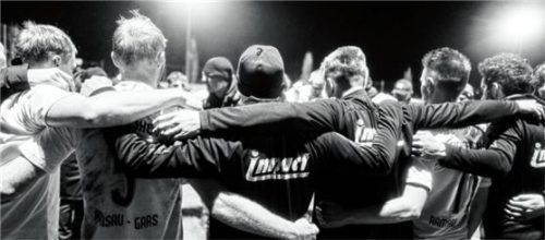 Zusamenhalten heißt es bei der Spielgemeinschaft aus Reichertsheim-Ramsau-Gars. Foto Johannes Wimmer