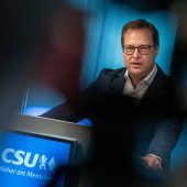 Neuer General schon in der Defensive