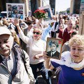 Kritik an Fahnenverbot bei Gedenken in Berlin
