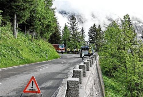 Auf dieser Bergstraße bei Berchtesgaden war es am Sonntag zum Beinahe-Absturz gekommen.