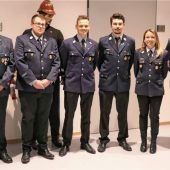 Feuerwehr befördert zehn Kameraden