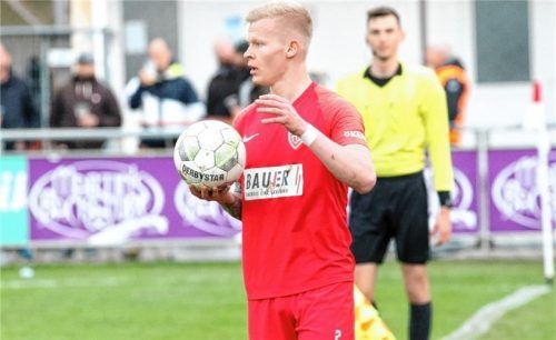 Benedikt Orth musste sich mit dem TSV Buchbach im Heimspiel dem FC Augsburg II geschlagen geben.Foto Michael Buchholz