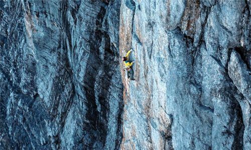 Bergsteiger Roger Schäli an der Eiger-Nordwand. Zusammen mit Simon Gietl will er die sechs großen Nordwände der Alpen in einem Schwung besteigen. Foto Schäli