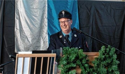 Beste Laune hatte auch Feuerwehrkommandant Josef Hofmann: Nach langer Wartezeit war eine vernünftiges Eröffnungsfest endlich möglich geworden.