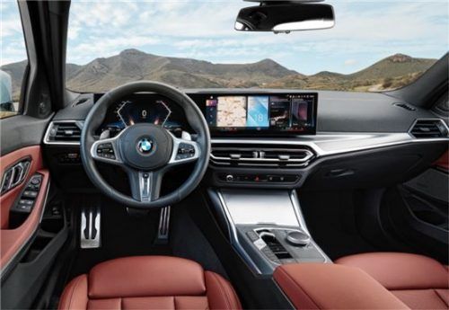 BMW 3er mit serienmäßigen Curved Display. Foto Autoren-Union Mobilität/BMW