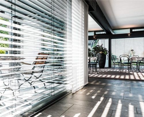 Bodentiefe Fenster bieten sich besonders Richtung Garten an. Foto Uniglas
