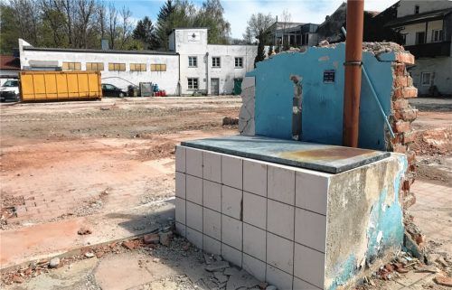 Das Brauereigelände ist leer geräumt, nur noch eine alte Wasserstelle steht dem Neubau im Weg. Foto Honervogt