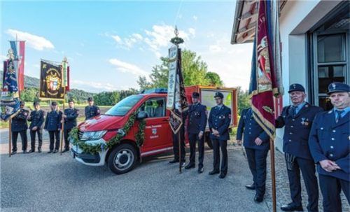 Das „Kleinalarmfahrzeug“ ist zwar seit Dezember im Dienst, mit dem Einweihungsfest wartete die Rohrdorfer Feuerwehr aber, bis sich die Corona-Lage entspannte.Foto Thomae