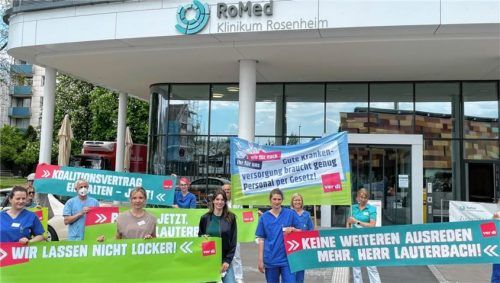 Das Pflegepersonal des Romed-Klinikums Rosenheim fordert die Politik auf, mehr gegen die schlechte Personallage in Pflegeberufen zu unternehmen.