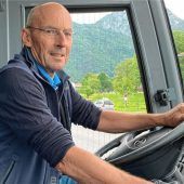 Mit dem Reisebus in die Schule
