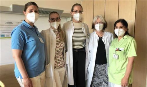 Das Team der Tagesklinik mit (von links) Logopädin Patricia Heckmann, Leiterin Isabella Eder, Assistenzärztin Nina Strüven, Assistenzärztin Dr. Julia Wildenauer und Krankenpflegerin Sabrina Rappold.