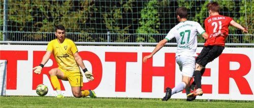 Das Tor zum 5:1-Endstand durch Erlbachs Michel Schiedermair Foto Michael Butzhammer