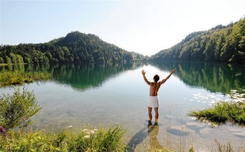 Der Terrainkurweg durchs Faulenbacher Tal führt zum Alatsee bei Füssen.Foto Füssen Tourismus und Marketing/Günter Standl