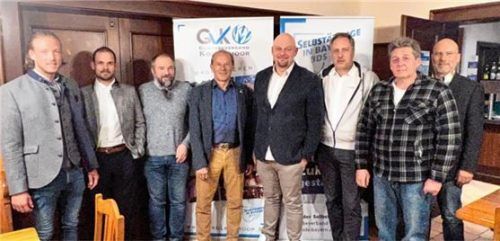 Der Vorstand besteht aus (von links) Beisitzer Franz Stettner jun., Beisitzer Max Kreipl, Kassier Alexander Heinold, Zweiter Vorsitzender Wolfgang Krebs, Vorsitzender Giacomo Anzenberger, Beisitzer Peter Burgschmidt, Beisitzer Gerald Wuga sowie Geschäftsführer BDS Bayern Bezirk Oberbayern-Ost Christian Klotz.Foto re