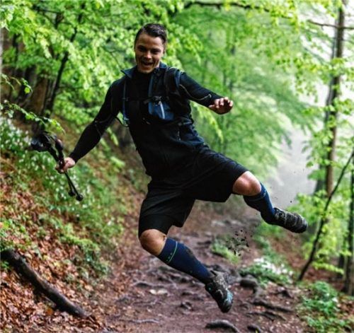 Die Läufer des Chiemgau Trail Run waren trotz Dauerregen bei bester Laune.Foto Stefan Goetschl