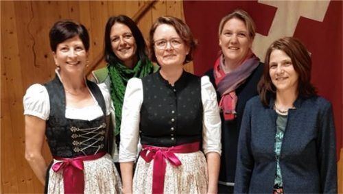 Die neue Vorstandschaft der Frauengemeinschaft (von links): Erna Niederthanner, Sabine Kahabka, Marion Kreckl, Johanna Heinke, Eleisa Zeiner.Foto re