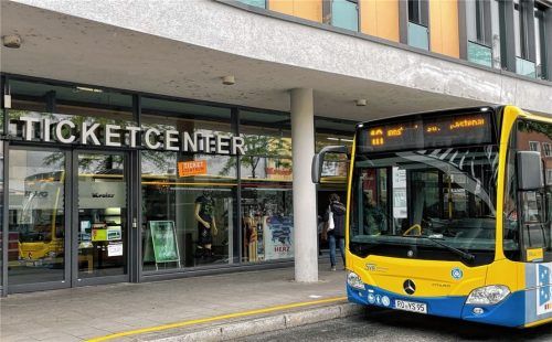 Die Neun-Euro-Tickets gibt es im Bus wie im Ticketcenter zu kaufen. Foto Baumeister