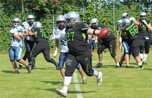 Die Rosenheim Rebels laufen zum Touchdown in die Starnberger Endzone. Foto Roland Halmel