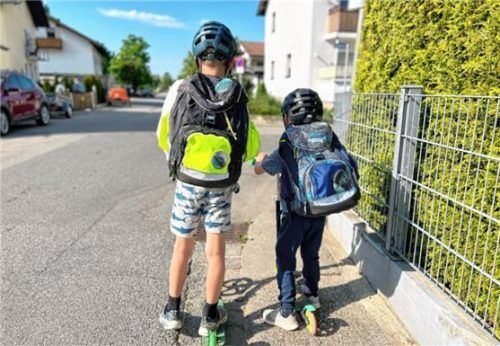 Die Schüler nehmen mit Freude an dem Umweltprojekt der Grundschule Erlenau teil. Foto Schiller