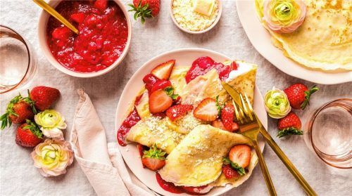Die Stars beim Brunch zum Muttertag: Erdbeer-Rhabarber-Crêpes.Fotos Foodistas/Obst & Gemüse/1000 gute Gründe