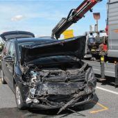 80-Jähriger verursacht Dreifach-Crash auf der B15