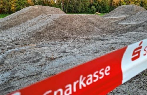 Eine Anlage, auf der Radsportler in Zukunft Luftsprünge machen sollen: der Bikepark in der Innflutmulde. Foto re