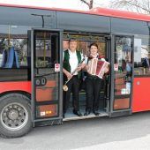 Im Bus wird‘s zünftig mit Musik