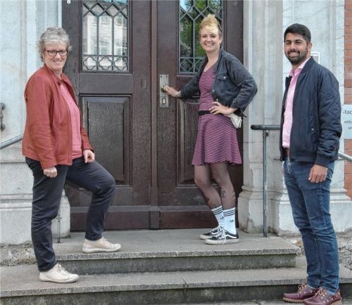 Freuen sich auf die Zusammenarbeit: (von links) Elisabeth Jordan, Vorsitzende der SPD Rosenheim-Stadt, Ricarda Krüger und der SPD-Fraktionsvorsitzende Abuzar Erdogan. Foto Schlecker