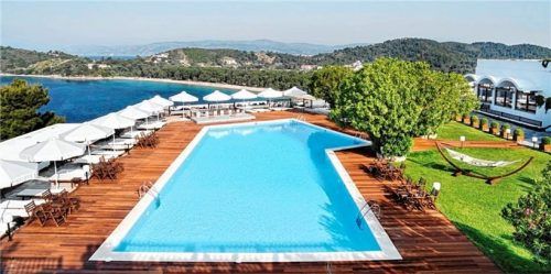 Hotelanlage auf der „jungen Wilden“ unter den griechischen Inseln: Skiathos.