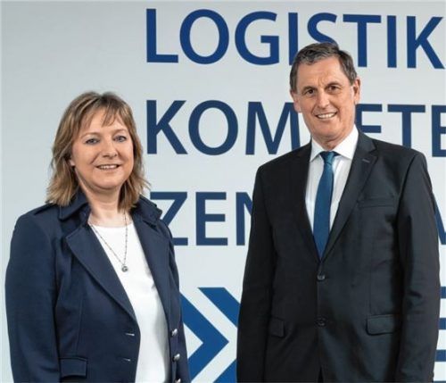 Im Jubiläumsjahr zum 25-jährigen Bestehen des Logistik-Kompetenz-Zentrums (LKZ) Prien übergibt Geschäftsführer Karl Fischer den Führungsstab zum 1. Juli an seine Nachfolgerin Dr. Petra Seebauer. Fotos LKZ