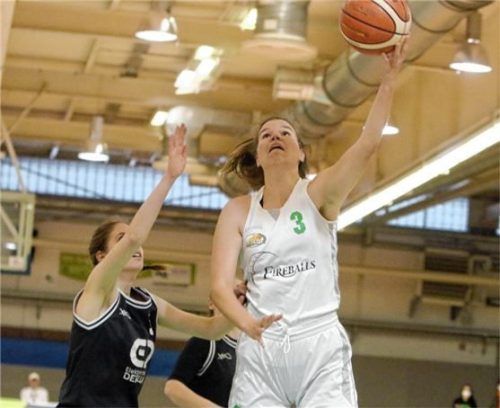 Johanna Kreuzer (rechts) war mit 14 Punkten drittbeste Schützin bei Bad Aibling.Foto Wolfgang Fehrmann