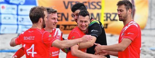 Jubel nach dem Waldkraiburger Treffer zum 3:0 gegen Leipzig von Dominik Kraus. Von links Pascal Schütz, Michael Görgner, Dominik Kraus, Stefan Brandlmaier und Tim Vetter. Foto  Oliver Hardt/Getty Images for DFB