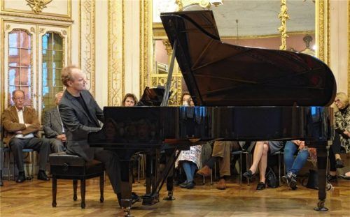 Kann pianistische Wucht ebenso wie die leisen Töne: Lars Vogt. Foto Füchtner