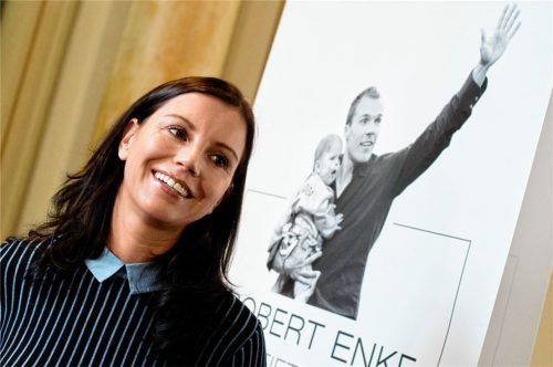 Kann wieder lachen: Teresa Enke ist die Ehefrau des achtmaligen Nationalspielers Robert Enke, der sich im November 2009 das Leben genommen hat. Einen Tag nach seinem Tod wird bekannt, dass er an Depressionen gelitten hat.Foto dpa