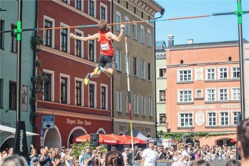 Lokalmatador Michael Schwarz übersprang 4,20 Meter und erreichte damit eine neue deutsche Jahresbestleistung.Fotos John Cater