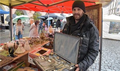 Mehmet Orhan aus Österreich verkauft ein 52-teiliges Silberbesteck-Set für 5000 Euro.