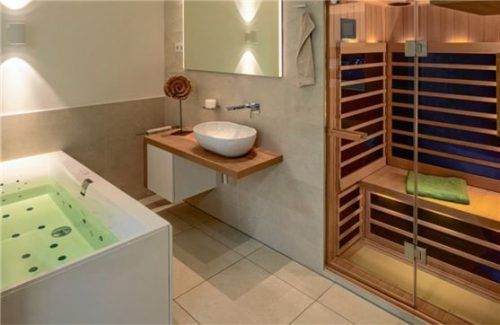 Mit Sauna und Whirlwanne Entspannung pur erleben. Foto Elements/akz-o
