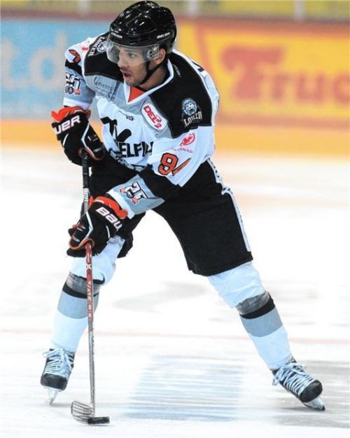 Neuzugang und Heimkehrer: Der 27-jährige Stürmer Lukas Laub spielt nächste Saison wieder für die Starbulls Rosenheim. Er lernte das Eishockeyspielen im Rosenheimer Nachwuchs. Foto Hans-Jürgen Ziegler