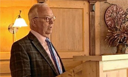 Über die wertvolle Arbeit der Krankenpflege spricht Vorsitzender Anton Heindl.Foto Hauskrankenpflegeverein