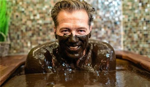 Wärmendes Schlammbad in Bad Wurzach.Foto feelMOOR Gesundresort Bad Wurzach/ngo Rack