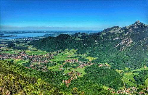 Was ist in den vergangenen zwei Jahren in Aschau passiert und was kommt auf die Gemeinde zu? Bürgermeister Simon Frank informiert. Foto H.Reiter