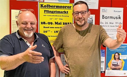 Willkommen beim Pfingstmarkt in Kolbermoor: Peter Kajetan Schmid und Oliver Nowotny freuen sich auf die Premiere in ihrer Heimatstadt sowie auf das fröhliche Markttreiben rund ums Rathaus und einen verkaufsoffenen Sonntag in der ganzen Stadt. Foto  Gerlach