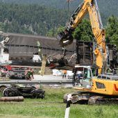 Rätseln über Unglücksursache: Gleise und Waggons im Fokus